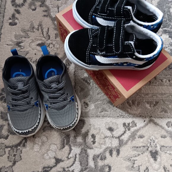 Bundle of 2 sz 7 toddler sneakers vans carters light up glow in dark euc - Picture 7 of 8